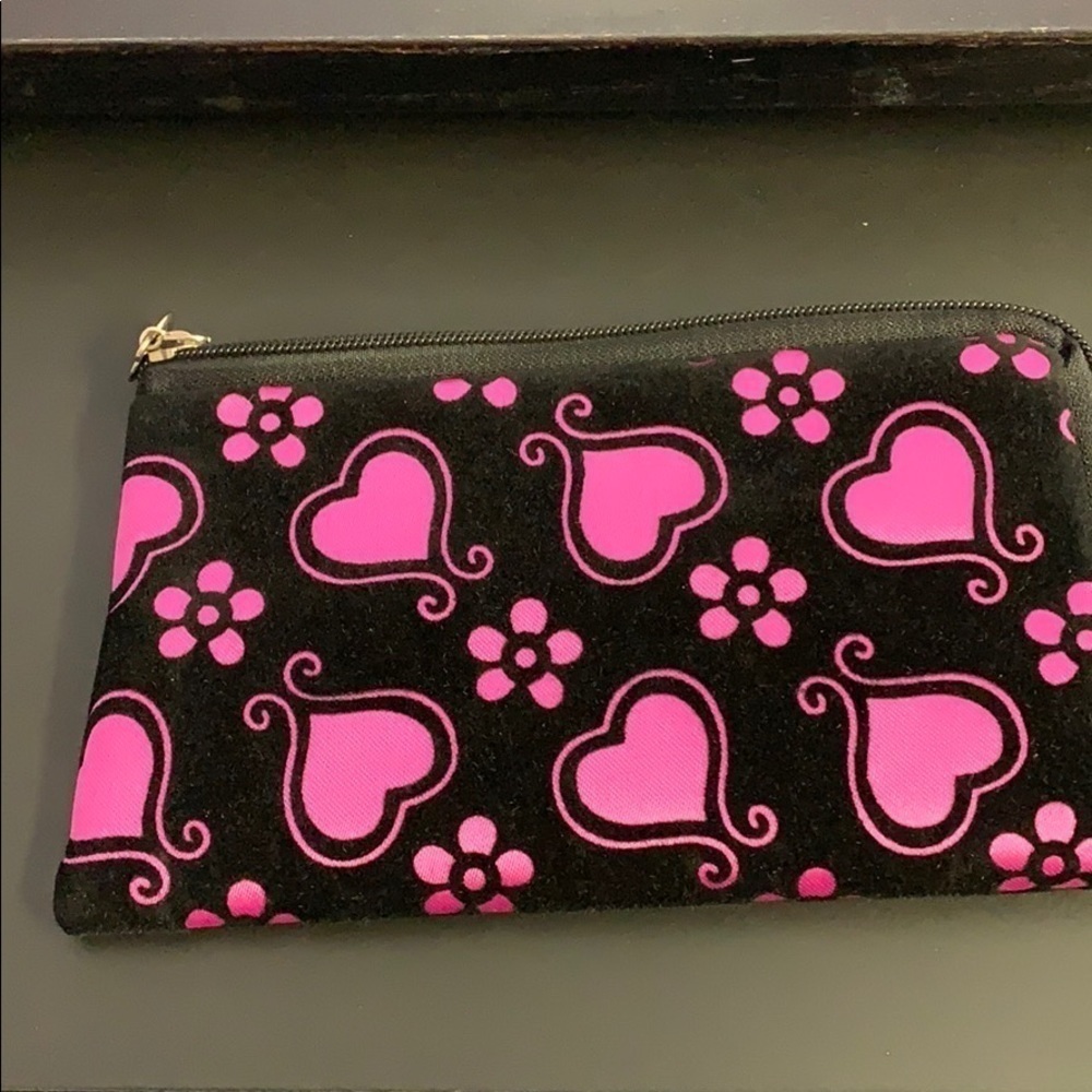 Wristlet with hearts design